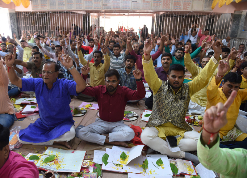 Chiesa cattolica addio, è invasione induista: 30.000 italiani giurano all’indù Chiesa cattolica addio, è invasione induista: 30.000 italiani giurano all’indù