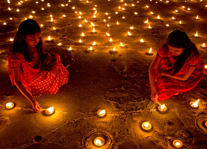 Chiesa cattolica addio, è invasione induista: 30.000 italiani giurano all’indù Chiesa cattolica addio, è invasione induista: 30.000 italiani giurano all’indù