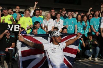 Lewis Hamilton campione del mondo di F1 per la 6° volta. Schumacher nel mirino