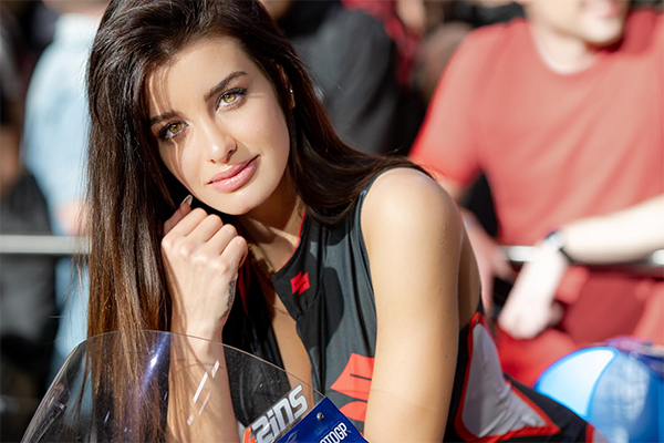 Elena Berlato per Suzuki a EICMA