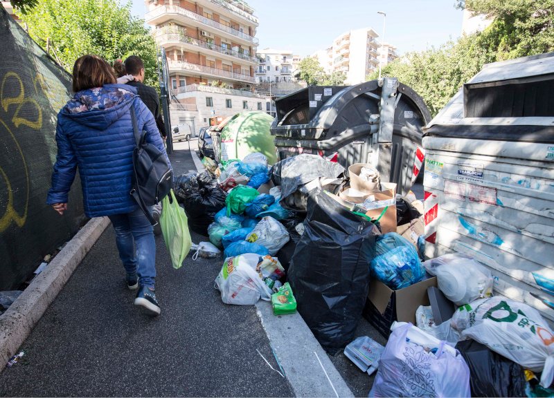 Ama, caos finale: denunciati tutti i manager per mancata raccolta dei rifiuti Ama, caos finale: denunciati tutti i manager per mancata raccolta dei rifiuti