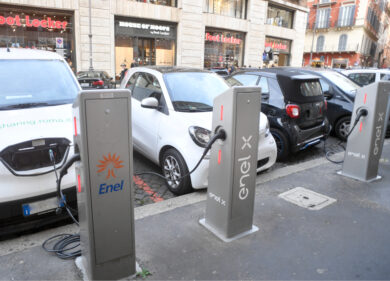 Auto elettriche e ricarica sotto casa: la soluzione fai da te con la prolunga