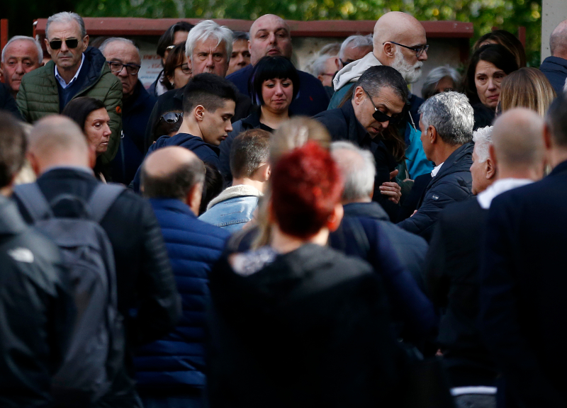 Luca Sacchi, silenzio e lacrime al funerale. La fidanzata Anastasia assente Luca Sacchi, silenzio e lacrime al funerale. La fidanzata Anastasia assente