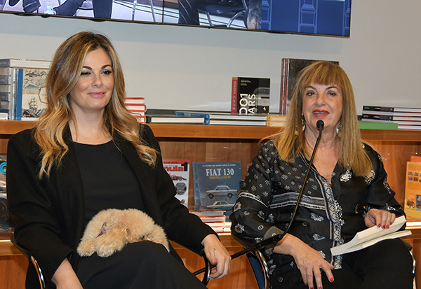 Vanessa Incontrada e Iva Zanicchi presentano il loro ultimo libro a Milano.