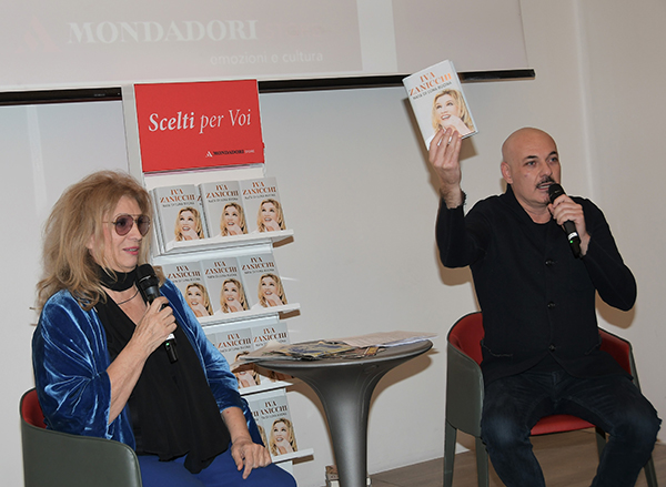 Vanessa Incontrada e Iva Zanicchi presentano il loro ultimo libro a Milano.