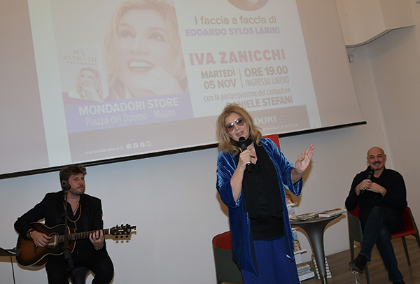 Vanessa Incontrada e Iva Zanicchi presentano il loro ultimo libro a Milano.