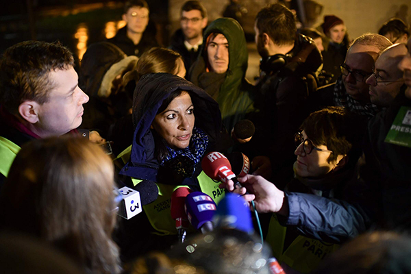 Macron, stretta sui migranti illegali. Subito via agli sgomberi a Parigi