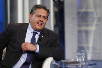 Via dall’M5S. L’ex vicesindaco di Ardea Colucci passa con Cambiamo di Toti