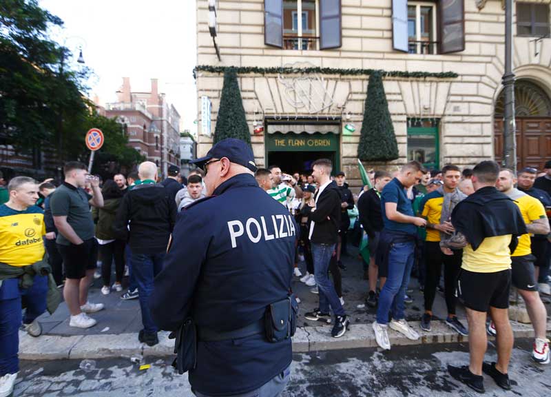 Lazio-Celtic, arrestati 12 Irriducibili dopo la notte di follia e coltelli Lazio-Celtic, arrestati 12 Irriducibili dopo la notte di follia e coltelli