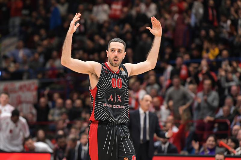 Olimpia Milano, sesta vittoria di fila in Eurolega con super Della Valle