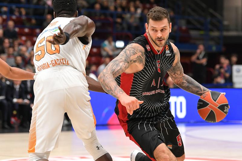 Olimpia Milano, sesta vittoria di fila in Eurolega con super Della Valle