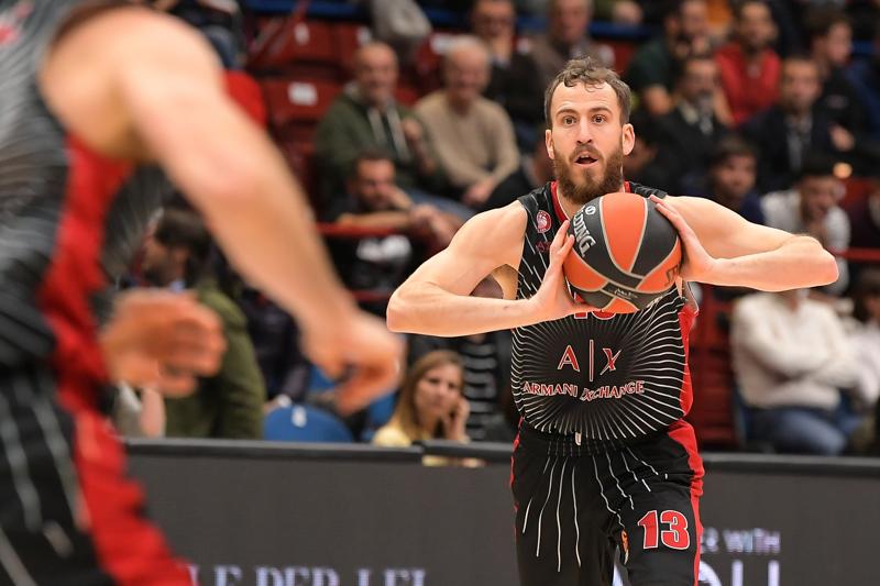 Olimpia Milano, sesta vittoria di fila in Eurolega con super Della Valle