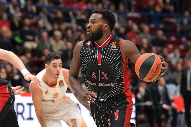 Olimpia Milano, sesta vittoria di fila in Eurolega con super Della Valle