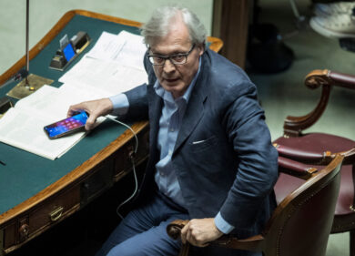 Vittorio Sgarbi sulla graticola: chiesta la decadenza da sindaco di Sutri