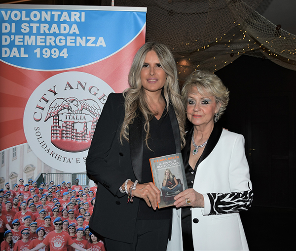 Tiziana Rocca ha presentato il suo libro “Il segreto del successo”. Tiziana Rocca ha presentato il suo libro “Il segreto del successo”.