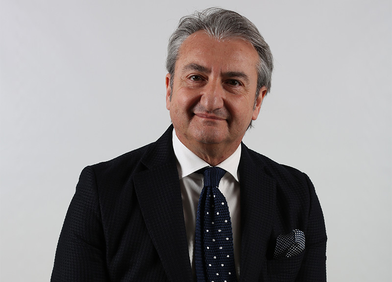 Calabritto 28, al polso l’orologio sartoriale che si adegua al look del giorno