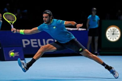 Berrettini ko anche con Federer: quasi eliminato dalle Atp Finals 2019