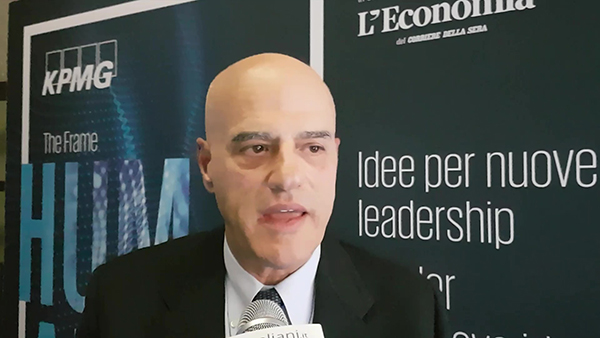 Descalzi, Eni: “Innovazione, un atto d’amore che coinvolge tutta l’azienda” Descalzi, Eni: “Innovazione, un atto d’amore che coinvolge tutta l’azienda”