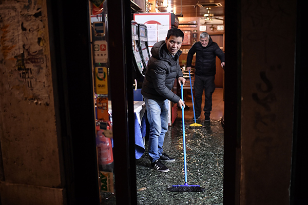 Venezia inondata? Tra ingordigia e tangenti. Disastro di chi ha ideato il Mose Venezia inondata? Tra ingordigia e tangenti. Disastro di chi ha ideato il Mose