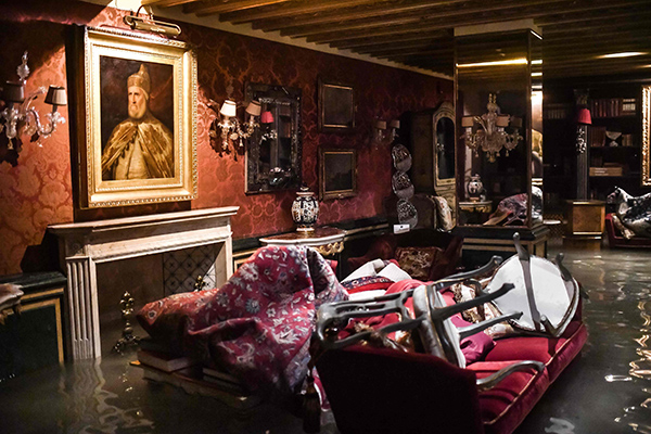 Venezia inondata? Tra ingordigia e tangenti. Disastro di chi ha ideato il Mose Venezia inondata? Tra ingordigia e tangenti. Disastro di chi ha ideato il Mose