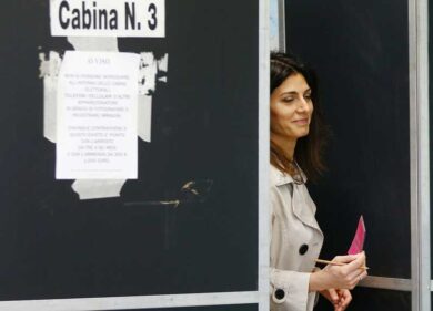 Il Pd sfida l’M5S: “Raggi non si deve ricandidare sindaco per il bene di Roma”