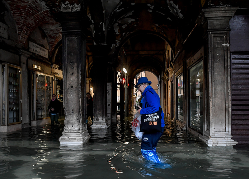 Venezia acqua alta, piazza San Marco allagata. Sindaco: “Un miliardo di danni”