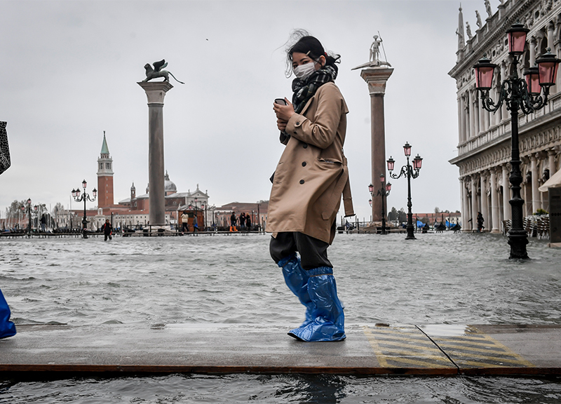 Venezia acqua alta, piazza San Marco allagata. Sindaco: “Un miliardo di danni”
