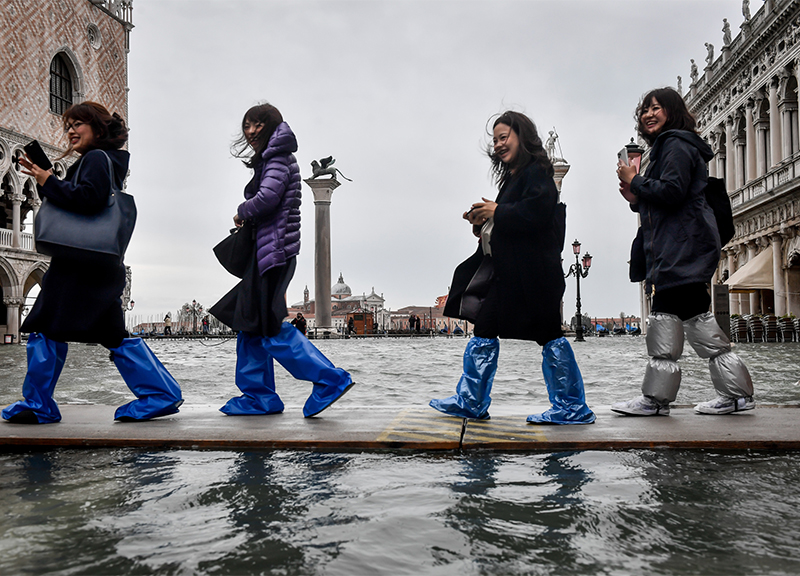 Venezia acqua alta, piazza San Marco allagata. Sindaco: “Un miliardo di danni”