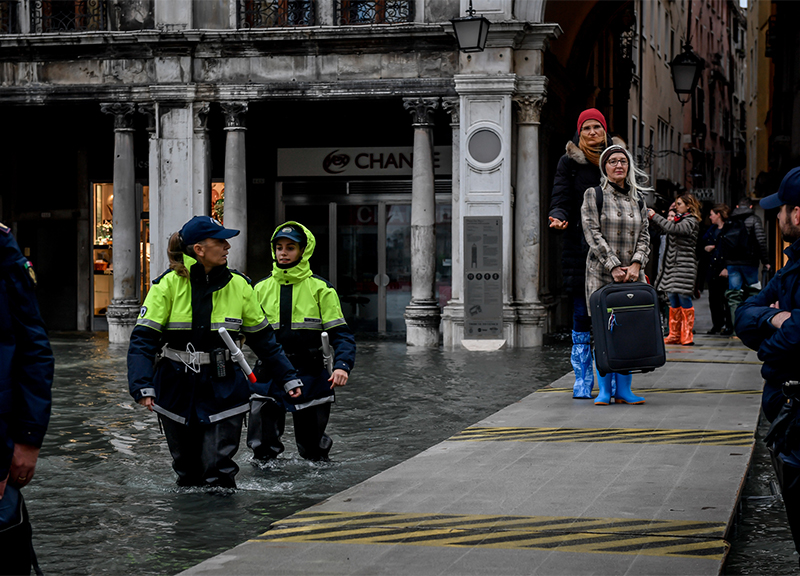 Venezia acqua alta, piazza San Marco allagata. Sindaco: “Un miliardo di danni”