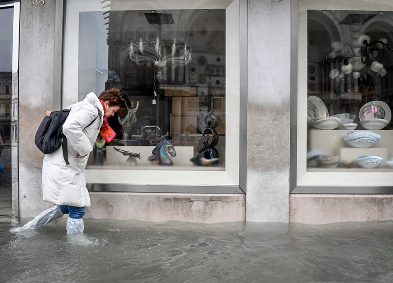 Venezia acqua alta, piazza San Marco allagata. Sindaco: “Un miliardo di danni”