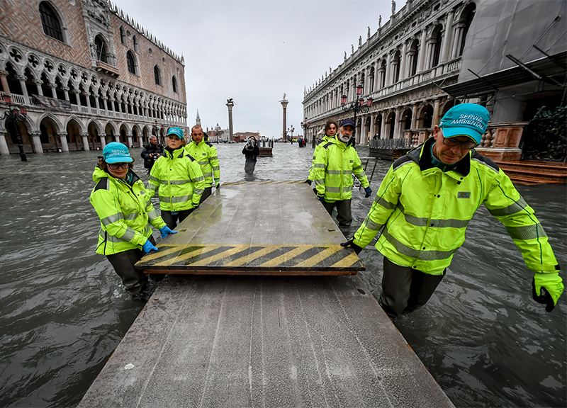 Venezia acqua alta, piazza San Marco allagata. Sindaco: “Un miliardo di danni”
