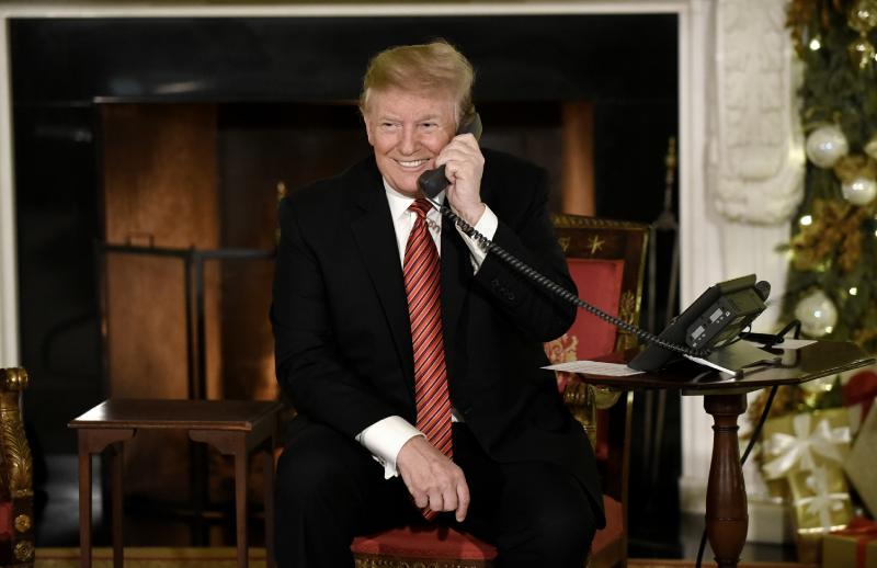 Trump impeachment, la casa Bianca pubblica la prima telefonata con Zelensky Trump impeachment, la casa Bianca pubblica la prima telefonata con Zelensky