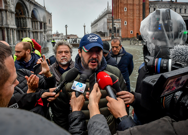 Venezia acqua alta, piazza San Marco allagata. Sindaco: “Un miliardo di danni”