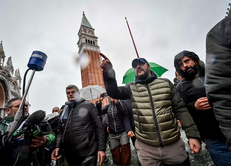 Venezia acqua alta, piazza San Marco allagata. Sindaco: “Un miliardo di danni”