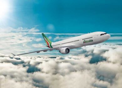 Alitalia, la crisi non colpisce i dirigenti:1 mln di € per la ‘buona gestione’