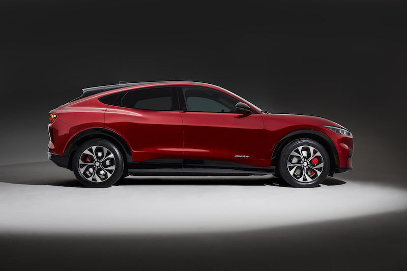 Ford svela la nuova Mustang Mach-E da 465 CV Ford svela la nuova Mustang Mach-E da 465 CV