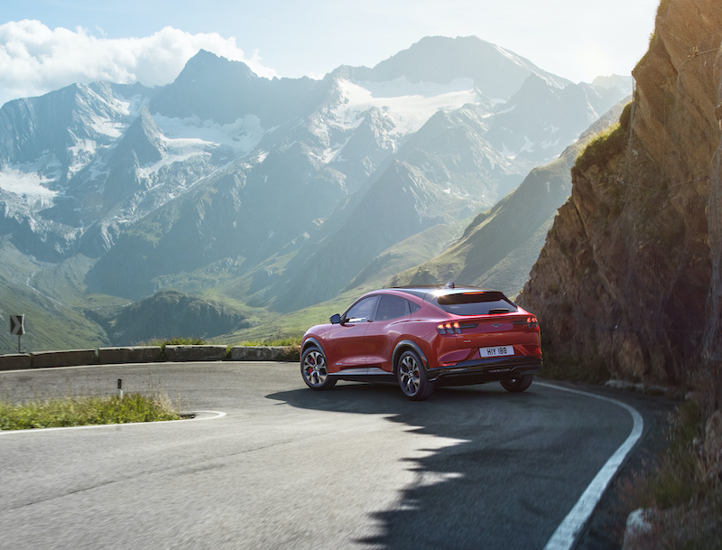 Ford svela la nuova Mustang Mach-E da 465 CV Ford svela la nuova Mustang Mach-E da 465 CV