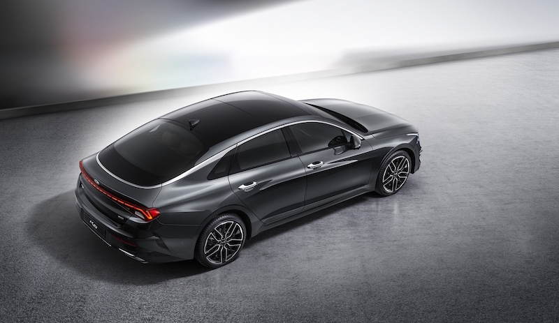KIA svela la nuova K5 KIA svela la nuova K5
