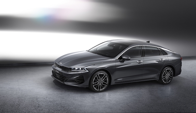 KIA svela la nuova K5 KIA svela la nuova K5