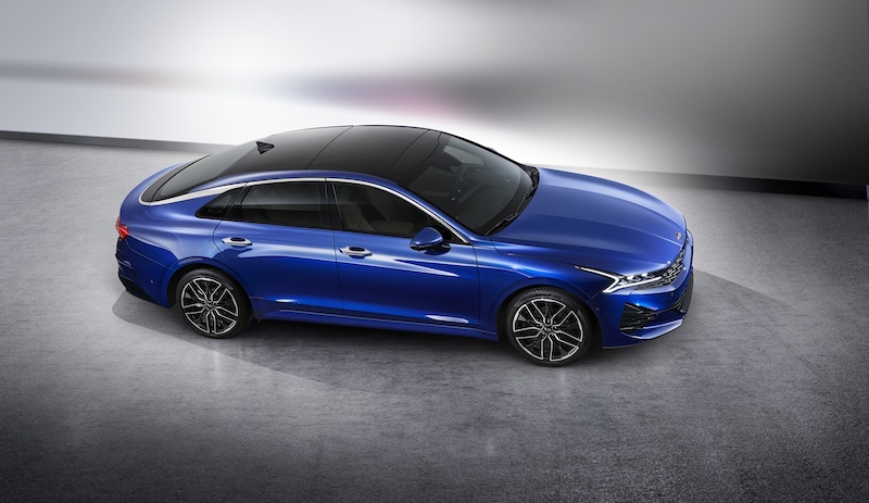 KIA svela la nuova K5 KIA svela la nuova K5