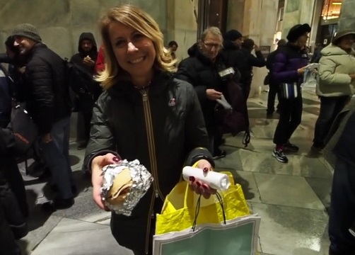 Una notte tra i senza tetto di Milano. VIDEO INCHIESTA Una notte tra i senza tetto di Milano. VIDEO INCHIESTA