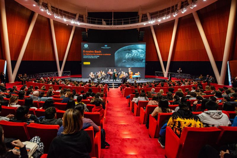 Pirelli: il maestro Accardo in Bicocca, dialogo tra musica e scienza Pirelli: il maestro Accardo in Bicocca, dialogo tra musica e scienza