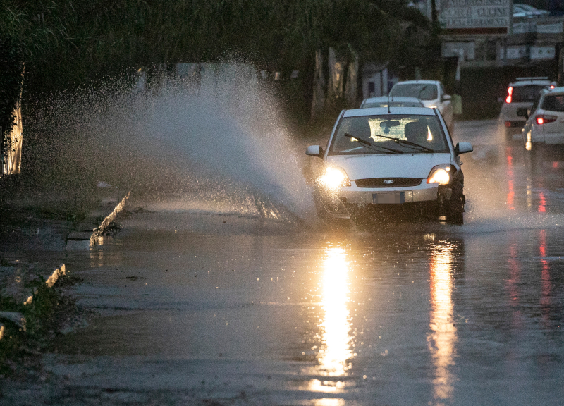 Roma sott’acqua, pioggia record: mai così tante precipitazioni in autunno Roma sott’acqua, pioggia record: mai così tante precipitazioni in autunno
