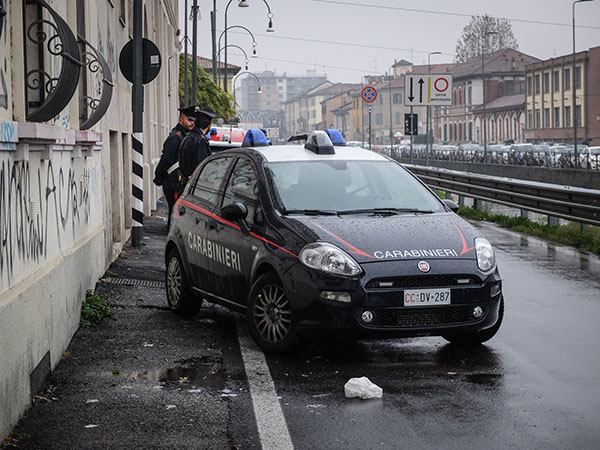 Incendio Navigli, brucia sottotetto: coppia di ragazzi muore a Milano. FOTO Incendio Navigli, brucia sottotetto: coppia di ragazzi muore a Milano. FOTO