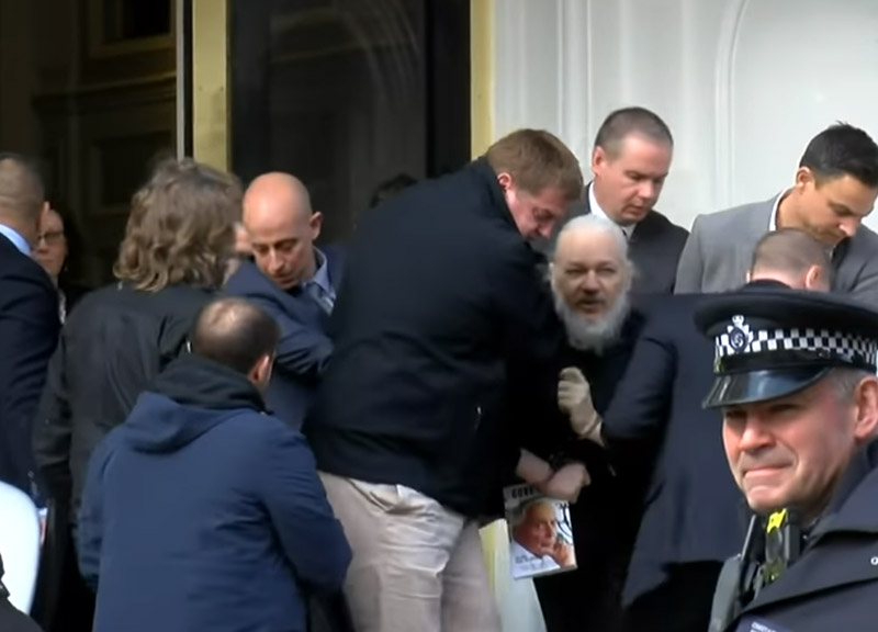 Wikileaks, appello dei medici: “Assange rischia di morire in carcere” Wikileaks, appello dei medici: “Assange rischia di morire in carcere”