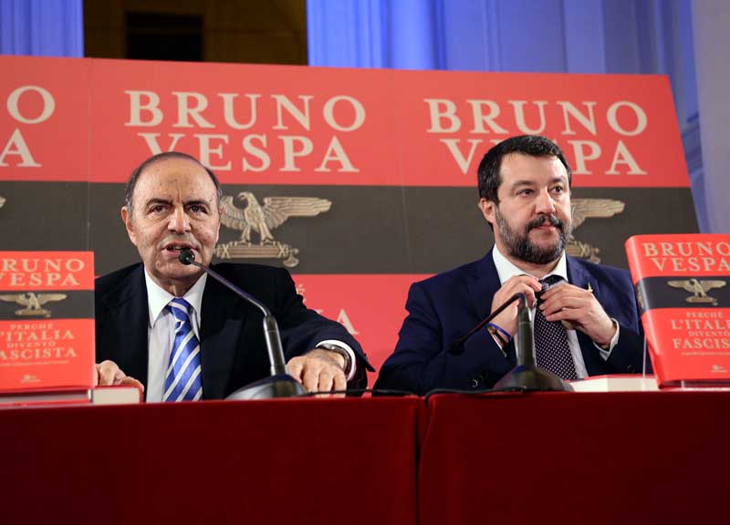 Bruno Vespa e il Fascismo, errore in copertina: l’aquila simbolo di Salò Bruno Vespa e il Fascismo, errore in copertina: l’aquila simbolo di Salò