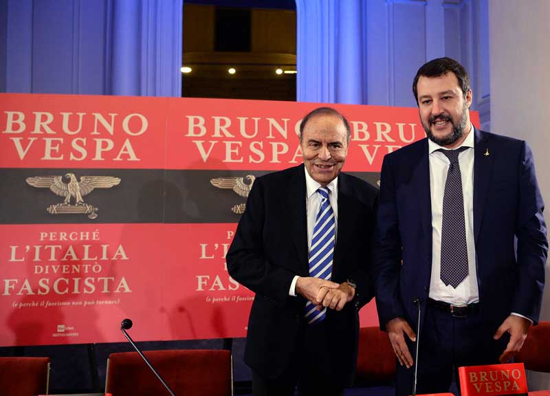 Bruno Vespa e il Fascismo, errore in copertina: l’aquila simbolo di Salò Bruno Vespa e il Fascismo, errore in copertina: l’aquila simbolo di Salò