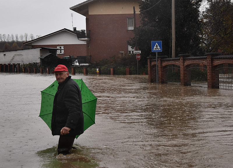 Maltempo, allerta rossa in Emilia. Il Po sopra la soglia critica Maltempo, allerta rossa in Emilia. Il Po sopra la soglia critica
