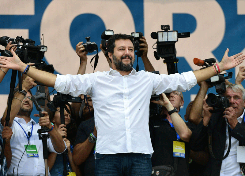 Salvini: “Sono pronto ad accogliere il popolo dei grillini traditi” Salvini: “Sono pronto ad accogliere il popolo dei grillini traditi”