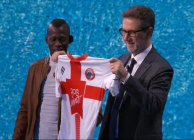 Migranti, la Sant’Ambroeus F.C. Milano da Fazio con Carola Rackete. FOTO